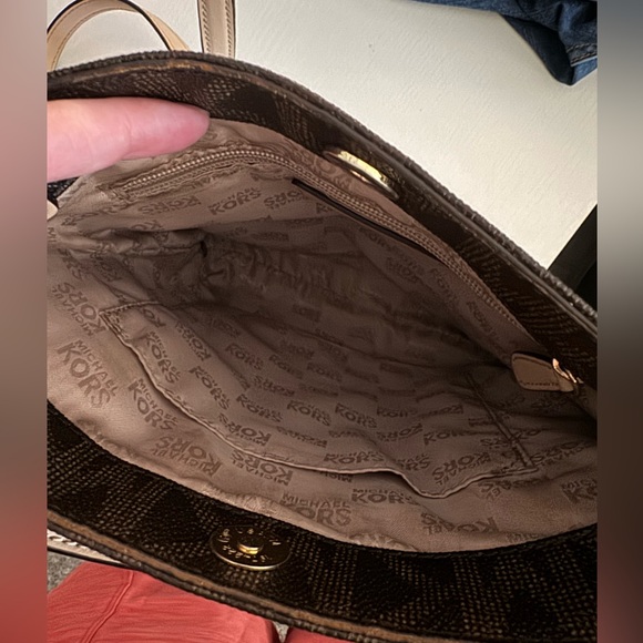 Micheal Kors Crossbody bag - Picture 2 of 14